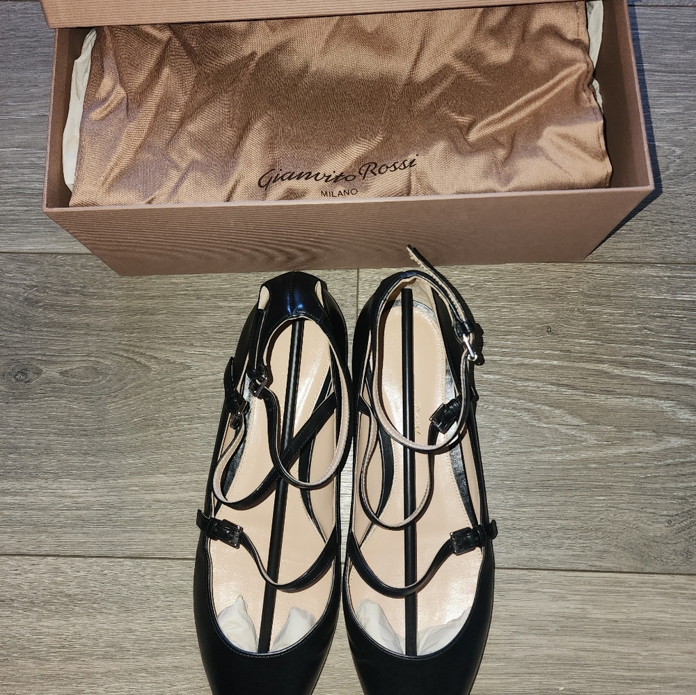 Gianvito Rossi Italian Leather 3 stap pointed toe flta